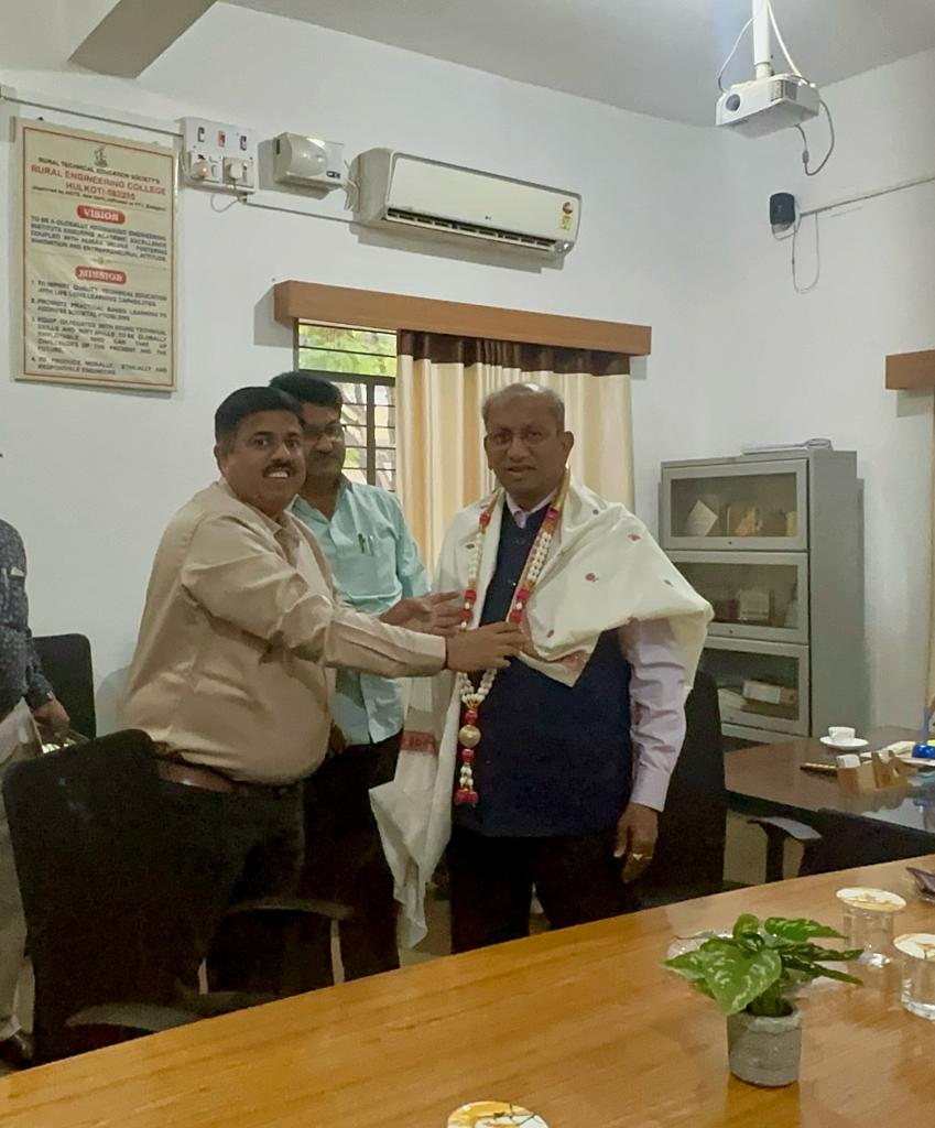 Vice Chancellor Dr. Vidyashankar S , VTU paid a visit to the Rural Engineering College , Hulkoti.